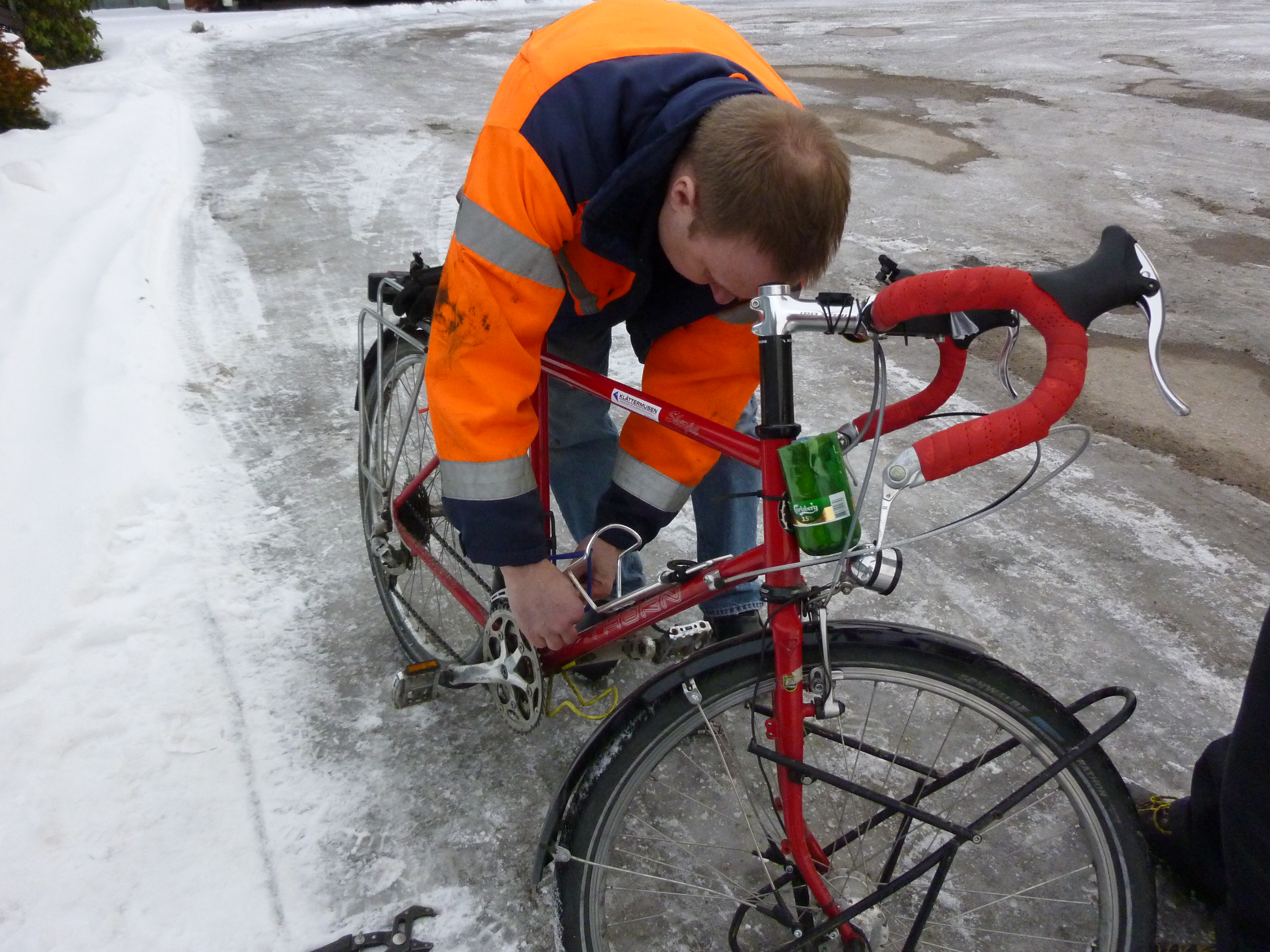 Peter trying to attach the front derailleur