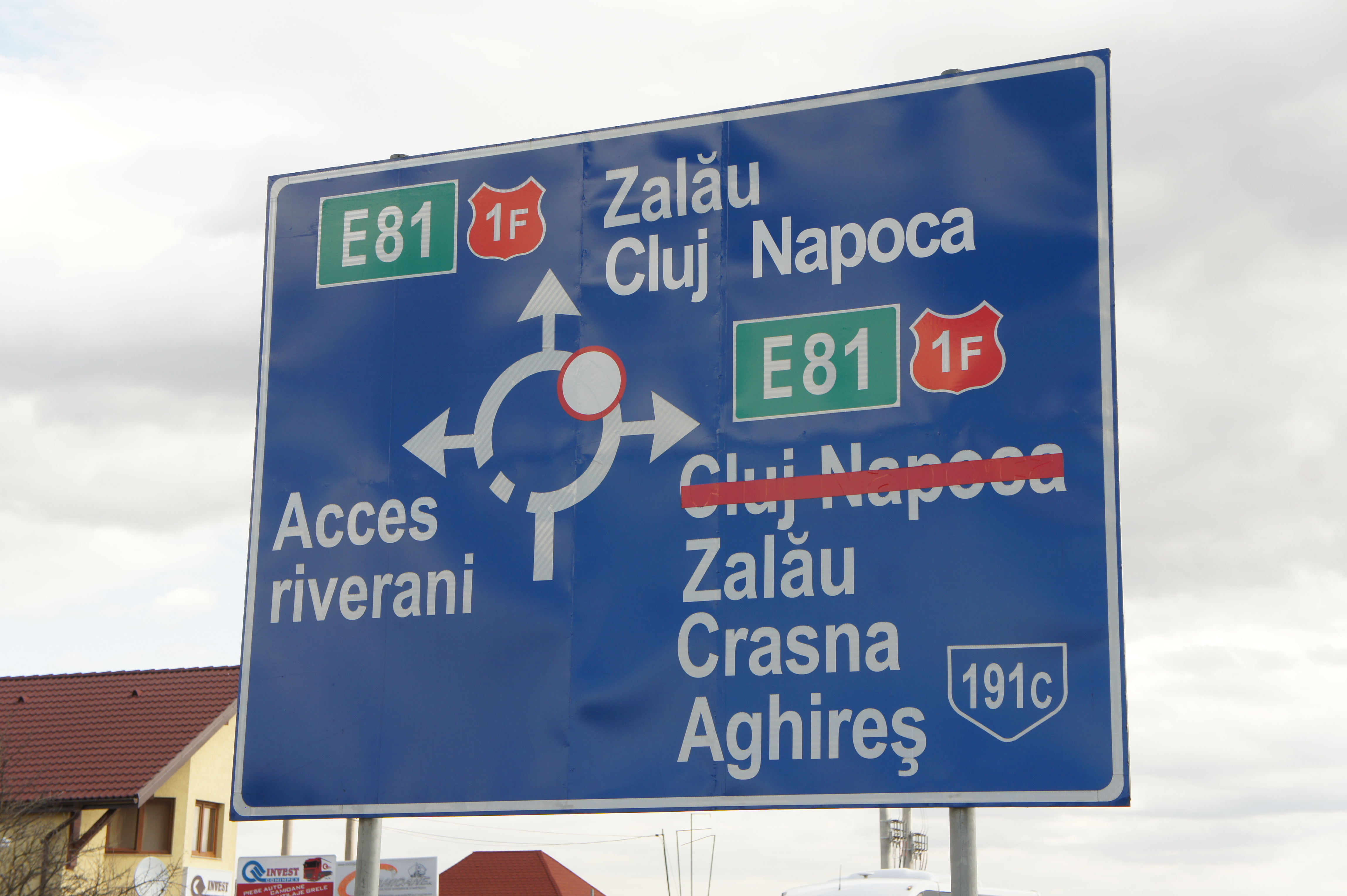 Go straight or turn right for Zalau???