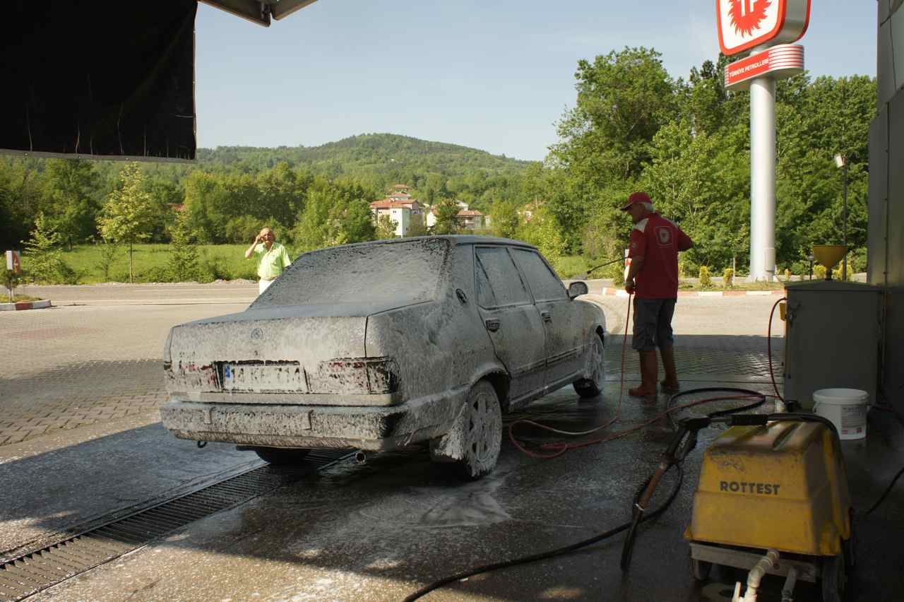 Car wash. Any degreaser in that shampoo???